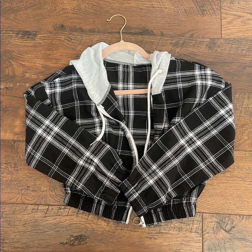 NEW Plaid Printed Romwe Crop Jacket with Hoodie
